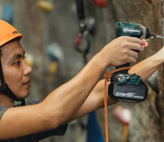 How to Find a Reputable Commercial Electrician in Australia Electrician