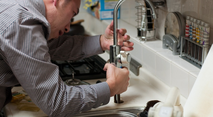 How to Fix a Leaky Faucet: 7 Steps for Plumbing Repair Turning off the water supply