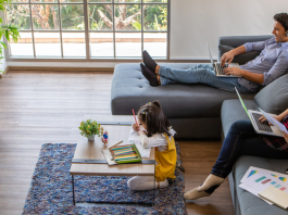 10 Reasons Why Your Business Should Offer Flexible Hours for Employees Employee working at hone