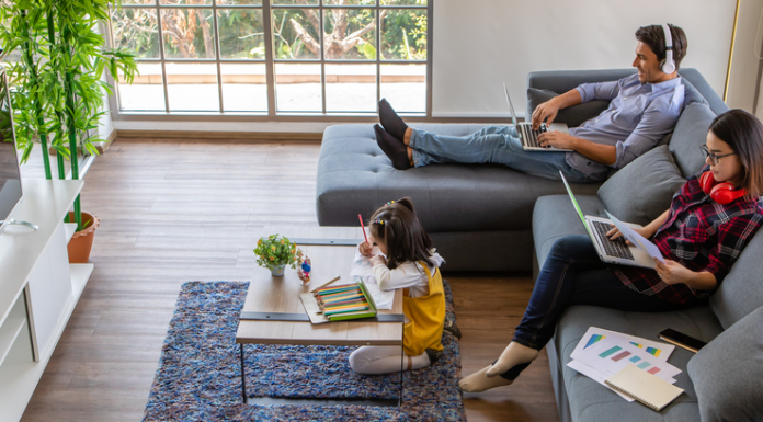 10 Reasons Why Your Business Should Offer Flexible Hours for Employees Employee working at hone