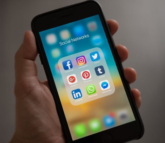 How To Share Screen On WhatsApp? WhatsApp application in phone