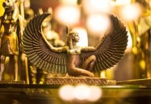 Gambling in the Sands: The Natural Charms of Egyptian Slot Games Color Crescent